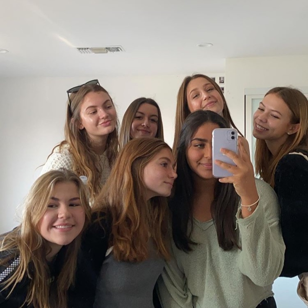 Meet your Posher, Ava